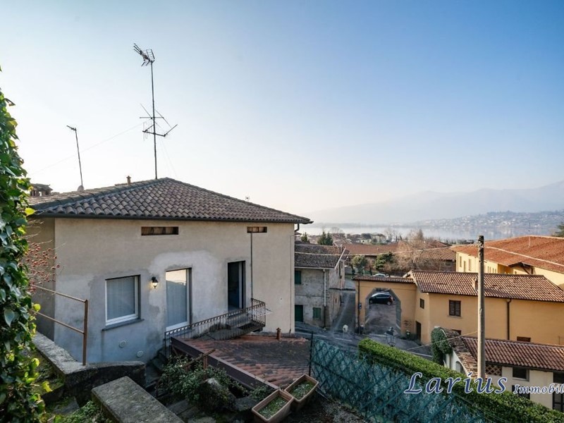 Casa Indipendente in Vendita a Bosisio Parini, 180'000€, 233 m²