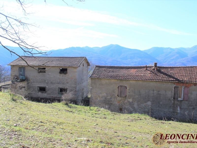 Casale in Vendita a Pontremoli, 350'000€, 500 m²