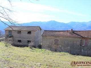 Casale in Vendita a Pontremoli, 350'000€, 500 m²