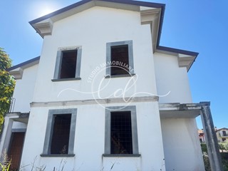 Casa Semi Indipendente in Vendita a Seravezza, 360'000€, 165 m²