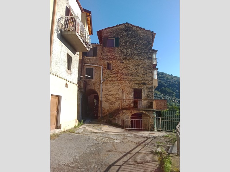 Casa Semi Indipendente in Vendita a Ventimiglia, 110'000€, 95 m²