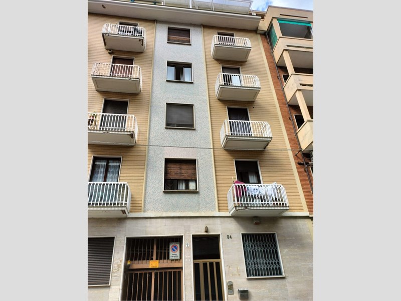 Trilocale in Vendita a Torino, zona Santa Rita, 150'000&euro;, 74 m², arredato