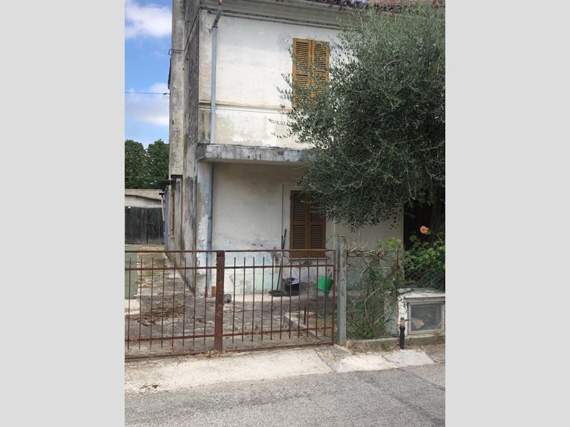 Villa bifamiliare in Vendita a Fano, zona Ponte Murello, 85'000&euro;, 100 m2 (interno)
