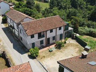 Casa Indipendente in Vendita a Asti, zona NORD, 135'000&euro;, 180 m², con Box