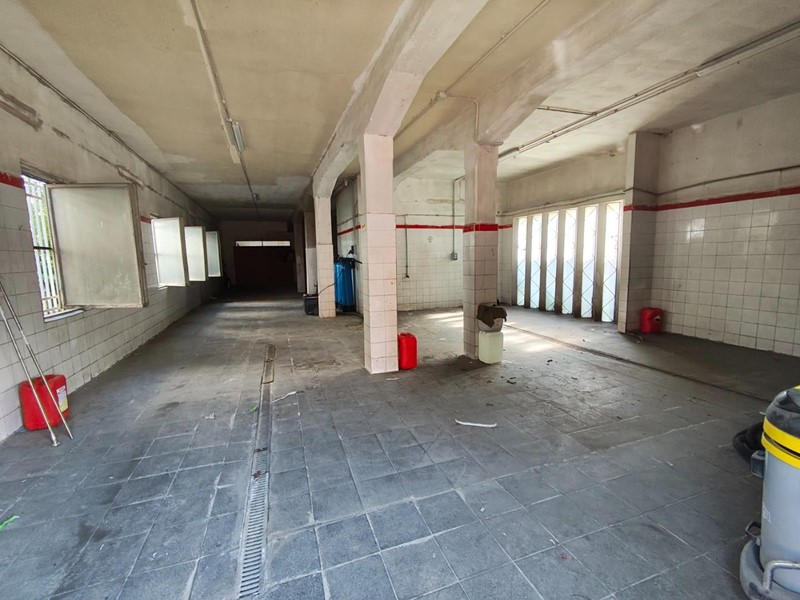 Magazzino in Vendita a Lucca, zona Arancio, 280'000€, 257 m²