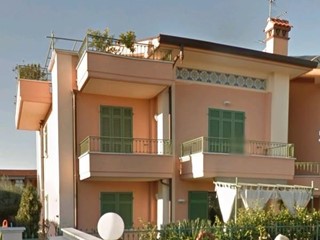 Appartamento in Vendita a Massa, zona Quercioli, 355'000&euro;, 120 m², arredato