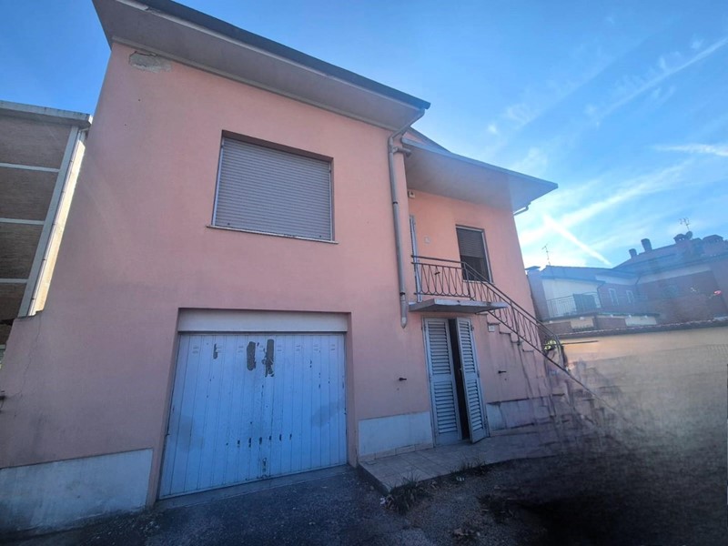 Casa Indipendente in Vendita a Santa Croce sull'Arno, 210'000€, 200 m², arredato, con Box