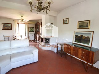 Appartamento in Vendita a Lucca, zona Santa Maria a Colle, 219'000€, 180 m², arredato