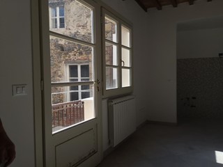 Casa Indipendente in Affitto a Buti, 1'350€, 190 m², con Box