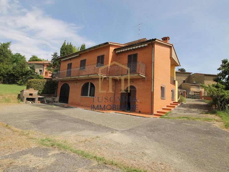 Villa bifamiliare in Vendita a Casole d'Elsa, zona Monteguidi, 298'000€, 295 m², con Box