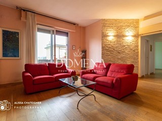 Appartamento in Vendita a Siena, 430'000&euro;, 100 m², arredato, con Box