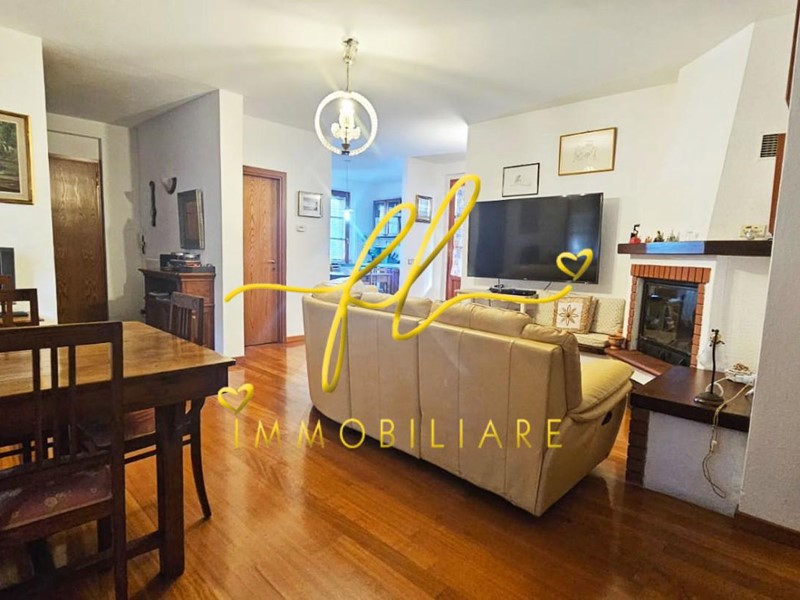 Villa bifamiliare in Vendita a Rosignano Marittimo, 385'000€, 154 m²