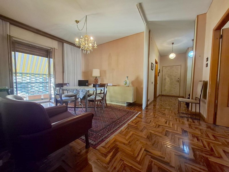 Appartamento in Vendita a Carrara, 248'000€, 148 m²