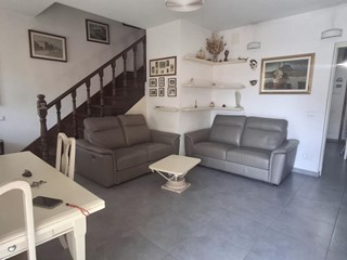 Villetta a schiera in Affitto a San Giuliano Terme, zona Pontasserchio, 1'200€, 110 m², arredato, con Box