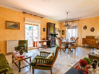 Appartamento in Vendita a Acireale, 250'000&euro;, 164 m²