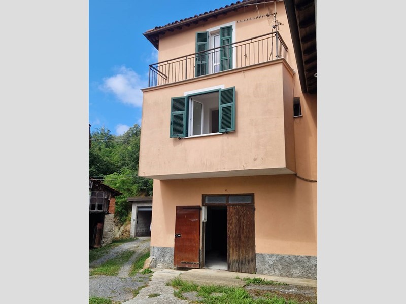 Casa Semi Indipendente in Vendita a Altare, 99'000€, 160 m²