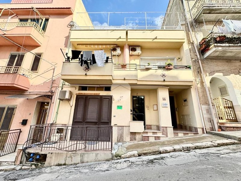 Ufficio in Vendita a Balestrate, 64'000€, 110 m²