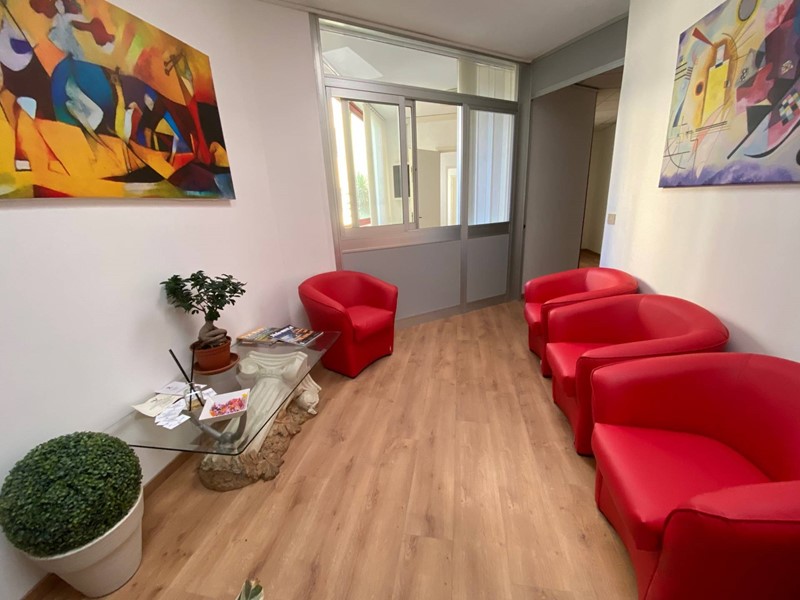 Ufficio in Affitto a Viareggio, 400€, 15 m²