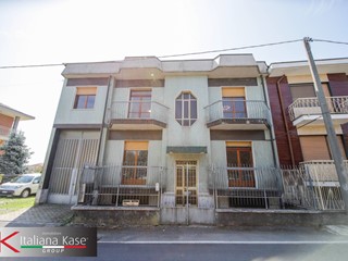 Casa Semi Indipendente in Vendita a Volpiano, 370'000€, 345 m²