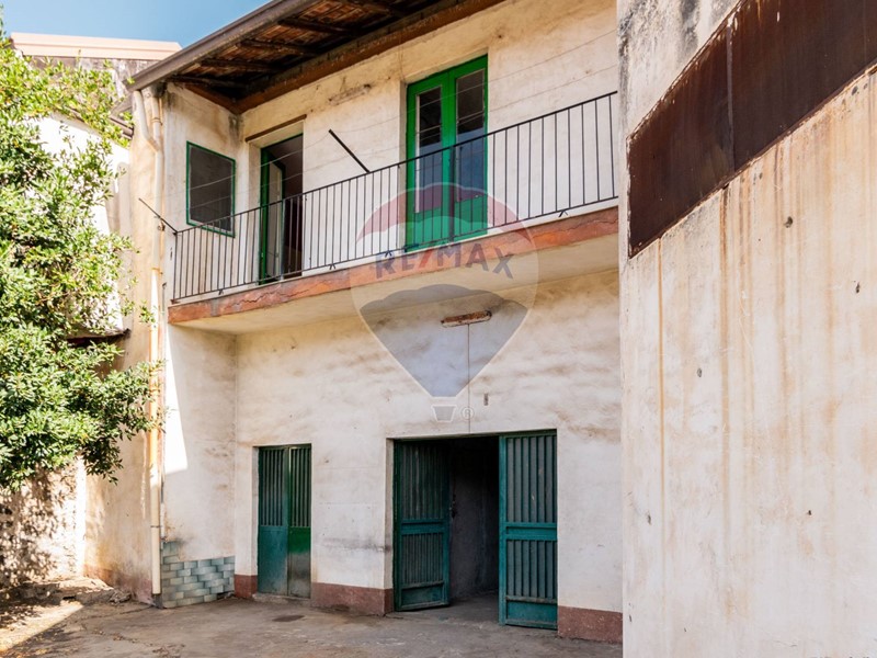 Casa Indipendente in Vendita a Trecastagni, 90'000€, 127 m²