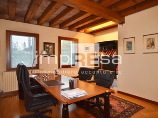 Ufficio in Affitto a Treviso, 1'500€, 98 m²