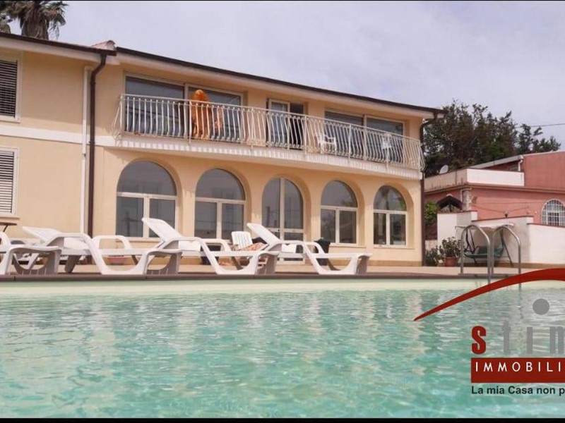 Villa in Vendita a Siracusa, 580'000&euro;, 500 m²
