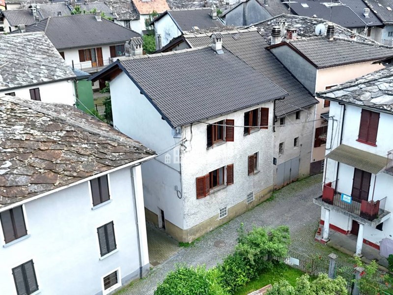 Casa Indipendente in Vendita a Rueglio, 39'000€, 100 m²