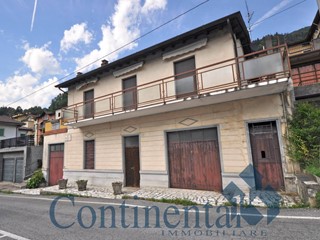 Casa Indipendente in Vendita a Piazza Brembana, 149'000€, 200 m²