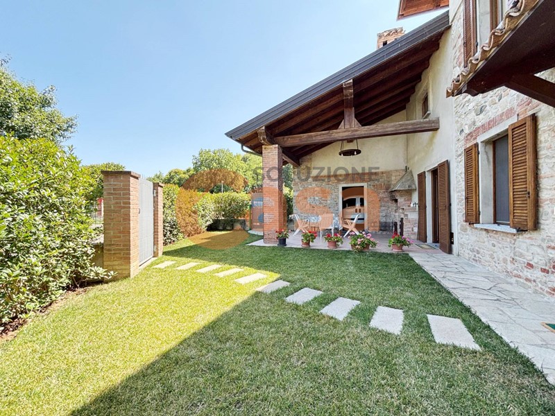 Villa in Vendita a Podenzano, 350'000€, 272 m²