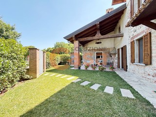 Casa Semi Indipendente in Vendita a Podenzano, 350'000€, 272 m²