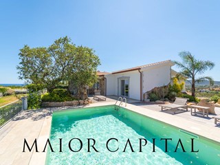 Villa in Vendita a Budoni, 929'000€, 320 m²