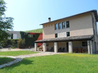 Casa Indipendente in Vendita a Carassai, 480'000€, 240 m²