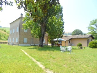 Appartamento in Vendita a Carassai, 275'000€, 300 m²