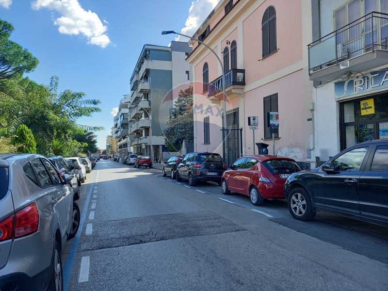 Trilocale in Affitto a Caserta, 900€, 92 m²