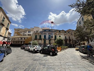 Casa Indipendente in Vendita a Casoria, 350'000€, 455 m²