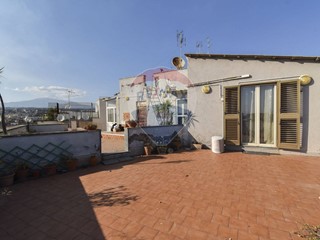 Attico in Vendita a Catania, 399'000&euro;, 256 m²