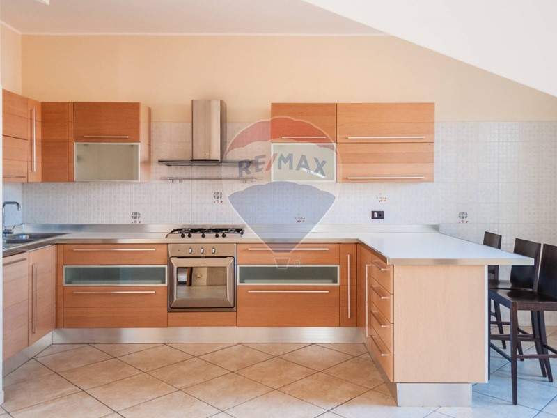 Attico in Vendita a Catania, 80'000&euro;, 91 m²