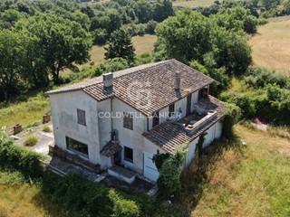 Rustico in Vendita a Onano, 195'000€, 260 m²
