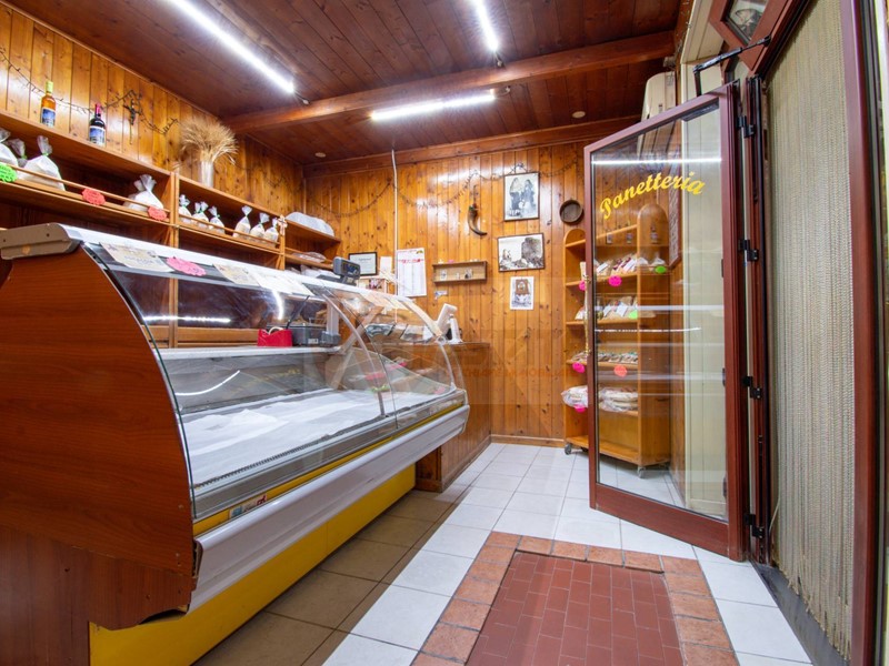 Attività commerciale in Vendita a Osilo, 150'000€, 205 m²