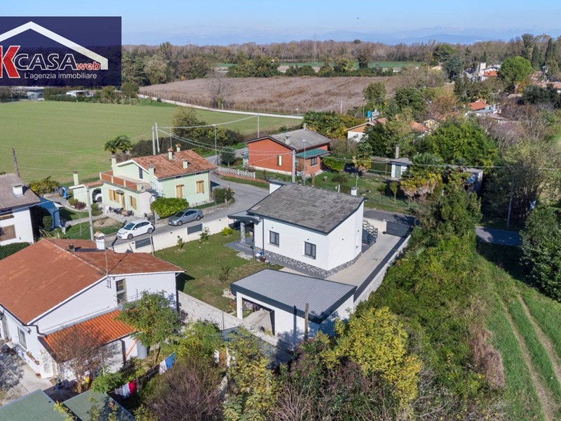 Villa in Vendita a Fiumicello Villa Vicentina, 255'000&euro;, 200 m²