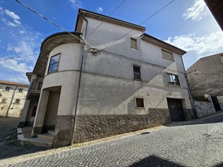 Appartamento in Vendita a Tornimparte, 99'000€, 370 m²