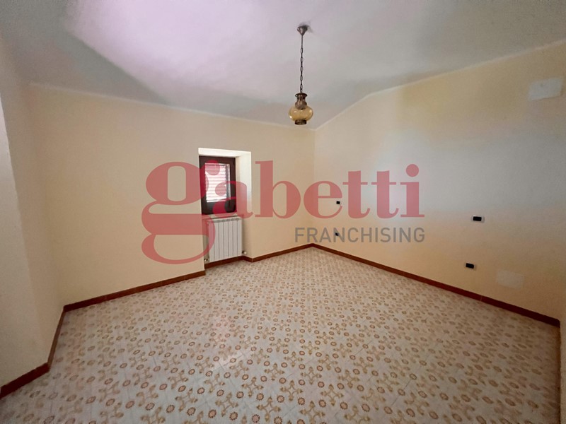 Casa Indipendente in Vendita a Montaquila, 85'000€, 167 m²