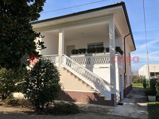 Villa in Vendita a Piscina, 295'000€, 110 m²