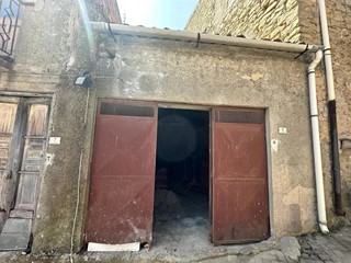 Casa Indipendente in Vendita a Basicò, 2'500€, 18 m²