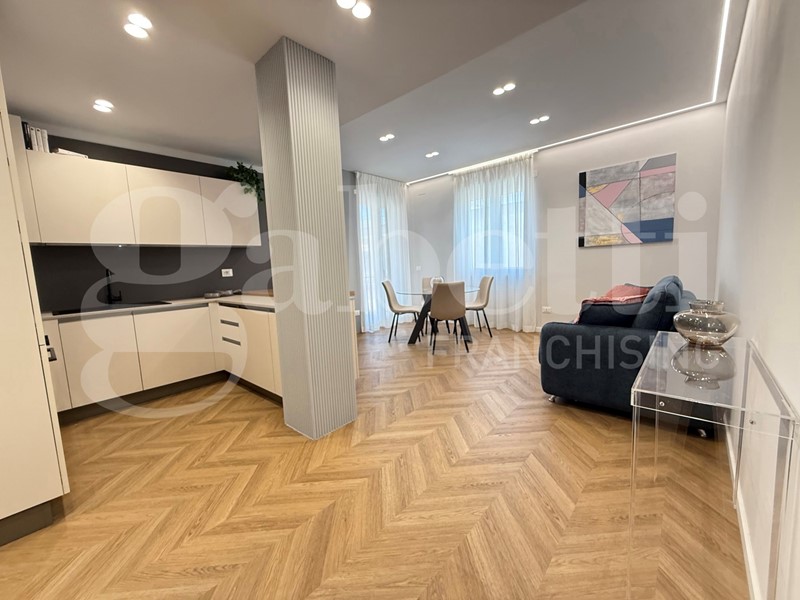 Trilocale in Vendita a Minturno, 410'000€, 127 m², arredato