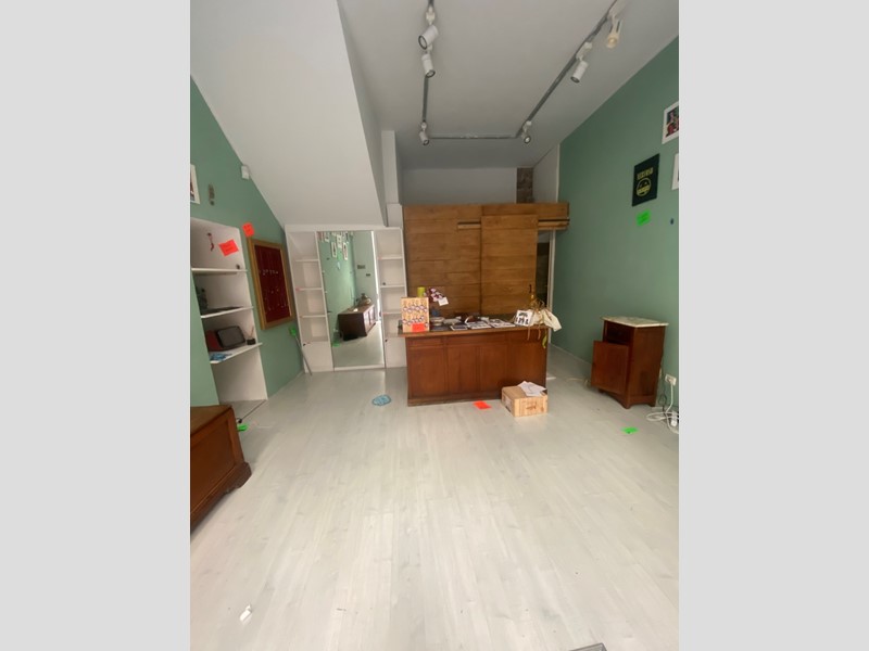 Immobile commerciale in Affitto a Lucca, zona Centro Storico, 1'500€, 25 m²