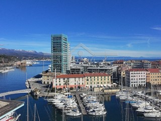 Appartamento in Vendita a Savona, 315'000&euro;, 135 m²