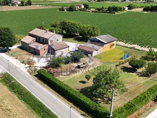 Casa Indipendente in Vendita a Ravenna, zona San Zaccaria, 255'000€, 375 m², con Box