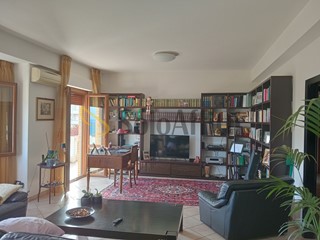 Appartamento in Affitto a Falconara Marittima, zona Falconara alta, 800&euro;, 143 m²