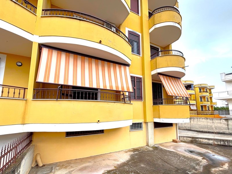 Quadrilocale in Vendita a Mondragone, zona Via Castelvolturno, 135'000€, 95 m²